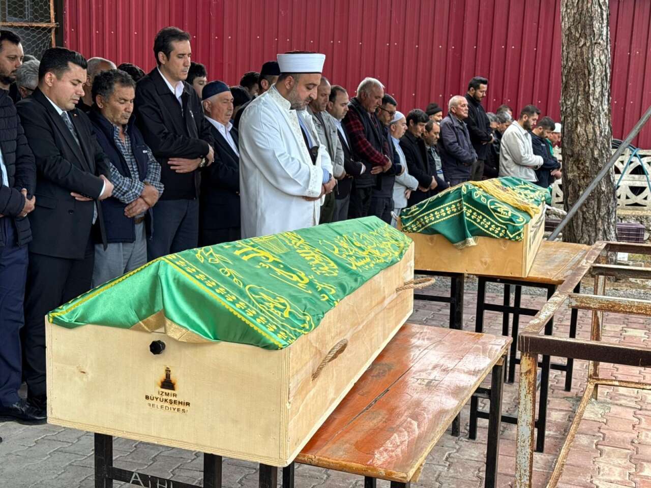 Aynı aileden 2 can gitti! Polis baba kurtuldu, hamile anne yoğun bakımda 11